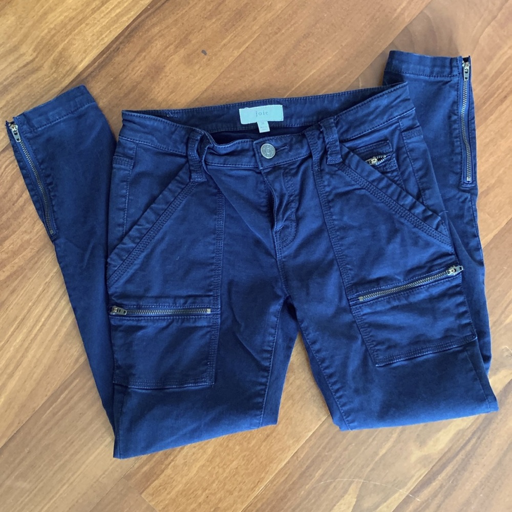 Joie Park Skinny Pants size 26, dark navy blue. Excellent pre-owned condition!